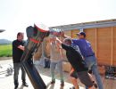 Jetzt geht's ans Eingemachte: Die Knicks&auml;ule f&uuml;r das gro&szlig;e 70cm-Teleskop wird montiert...