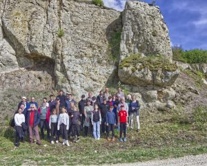 Gruppenfoto zum Vereinsausflug in einem Steinbruch im N&ouml;rdlinger Ries