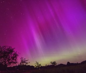 Polarlichter &uuml;ber der Sternwarte Dieterskirchen, Blickrichtung Nordwesten